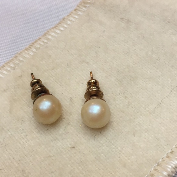 Two pearl earrings Clearance